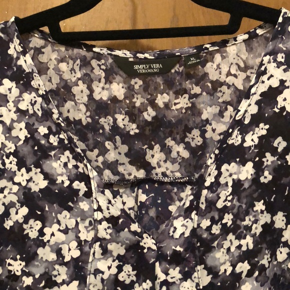 Simply Vera/Vera Wang sleeveless blouse - Picture 3 of 5